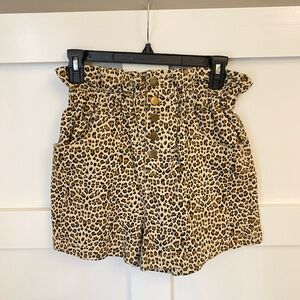 Entro size small paper bag waist shorts‎ leopard print EUC